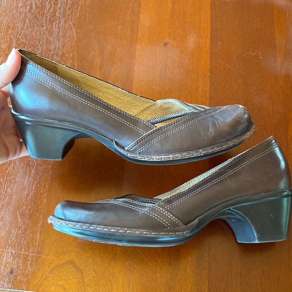 Leather Clarks Artisan Heel